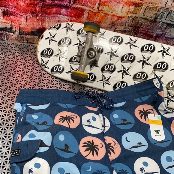 🔥VISSLA RADICALS BOARDSHORTS🔥WAIST-36🔥 - Picture 5 of 8